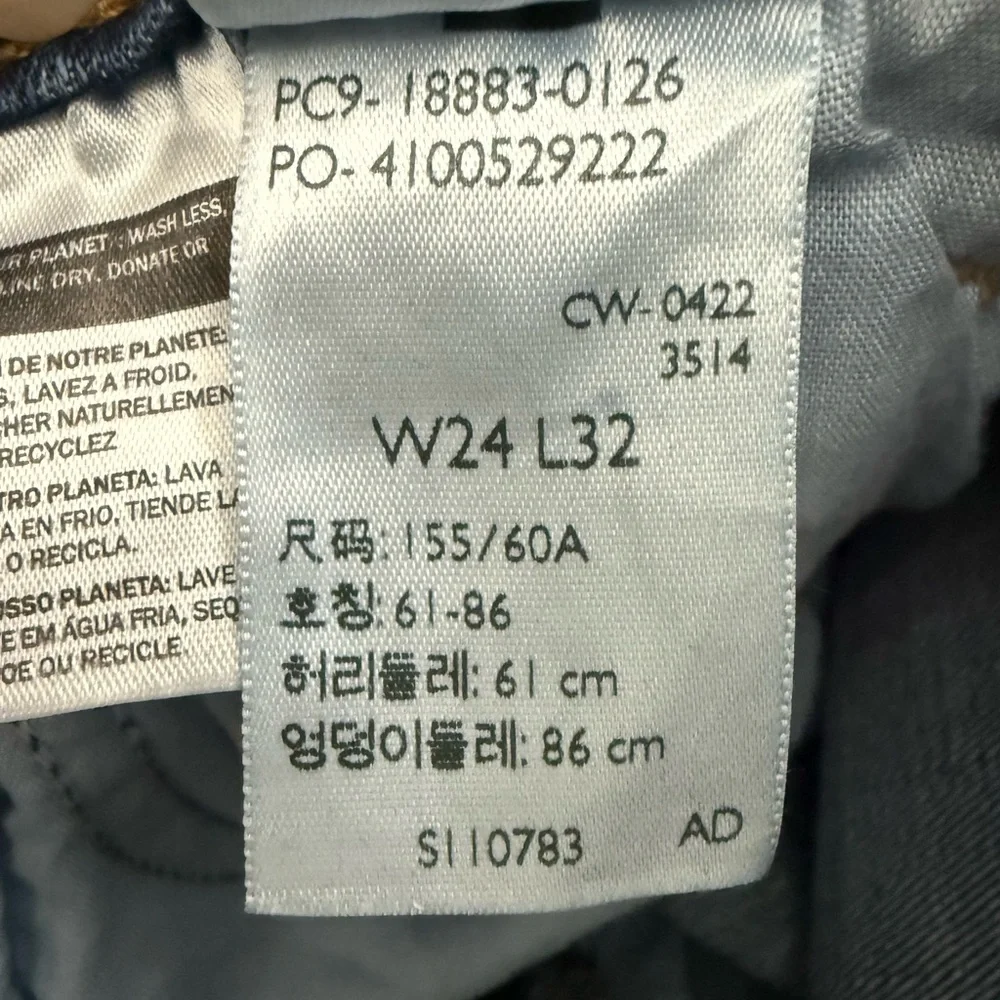 NWT Levi's 724 High Rise Slim straight Jeans Catch Me Outside. Size 24
